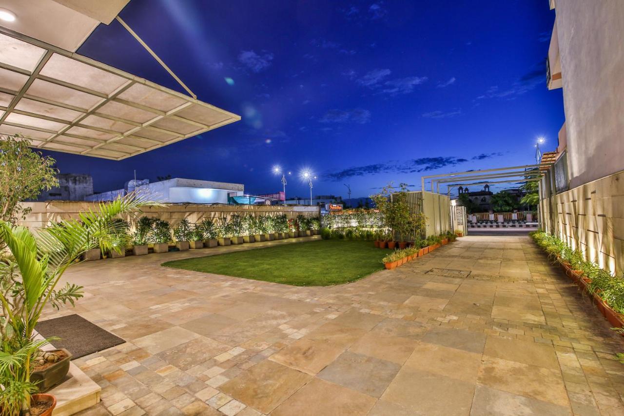 Hotel Sumaditya Jaipur Extérieur photo